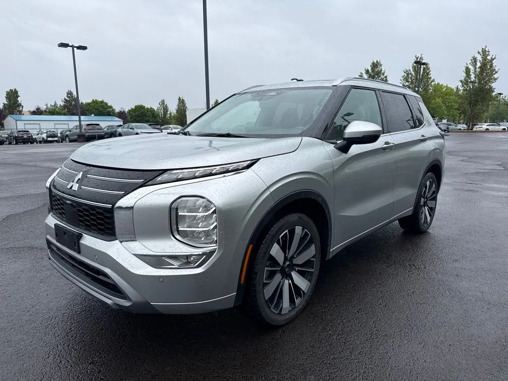 Used 2025 Alloy Silver Metallic Mitsubishi SEL image 3