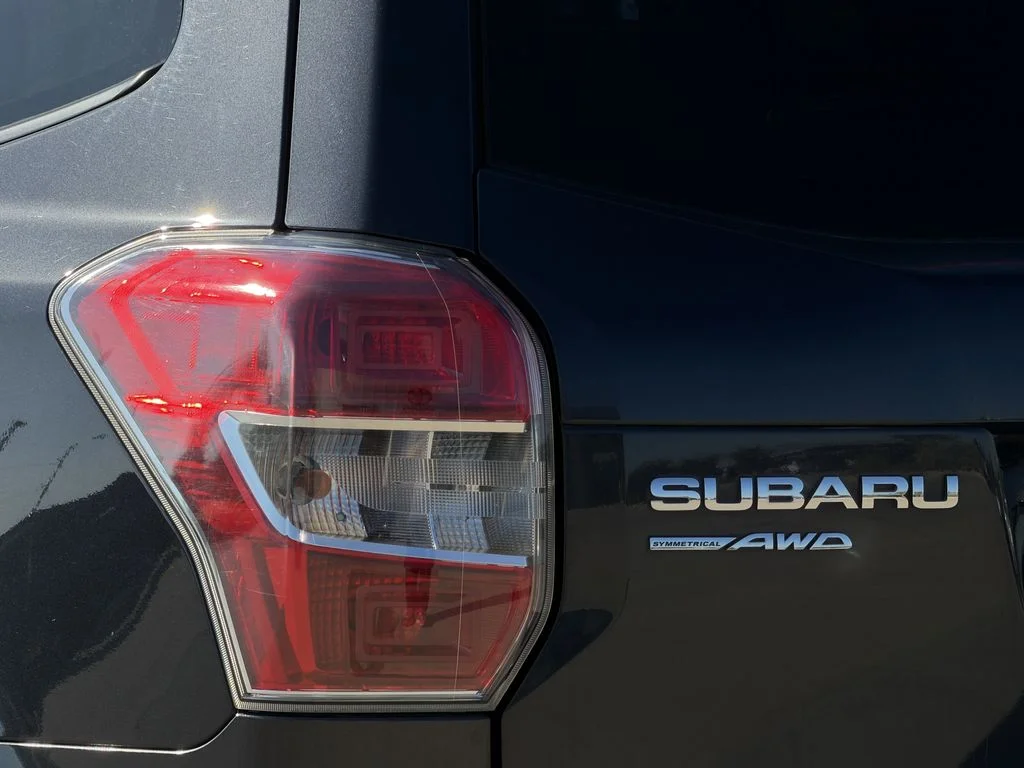 Used 2016 Gray Subaru 2.5i Premium image 10