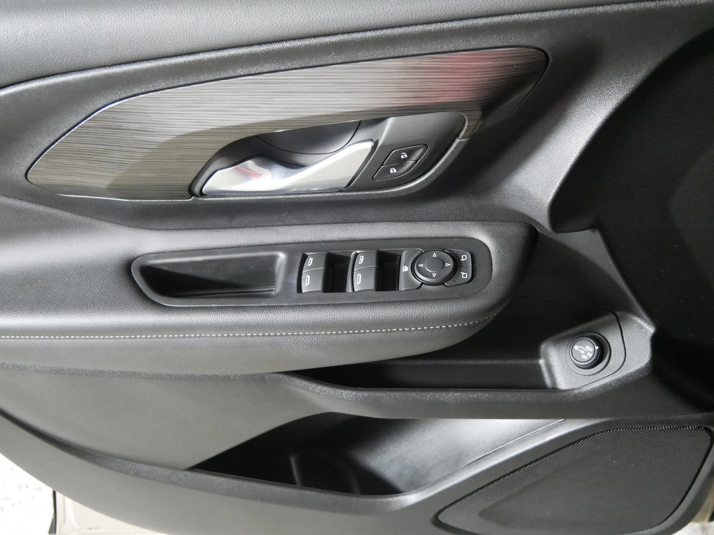 Used 2023 Desert Sand Metallic GMC SLE image 19