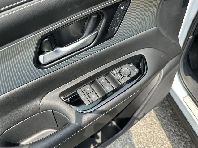 New 2026 Everest White Pearl TriCoat Nissan Platinum image 17
