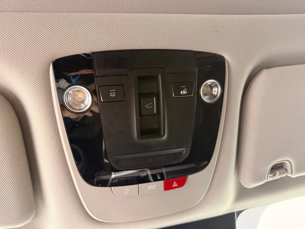 Used 2023 White Kia SX image 30
