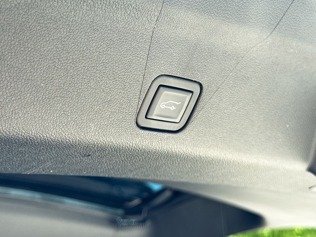Used 2025 Black Chevrolet Premier image 34