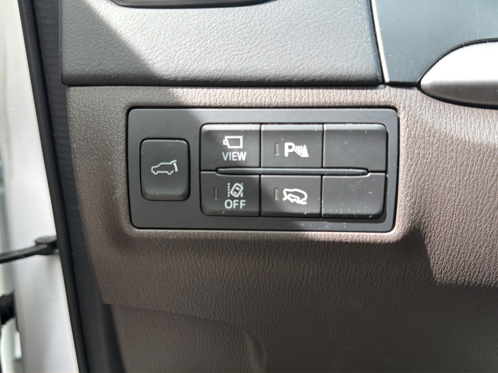 Used 2020 White Mazda Signature image 19