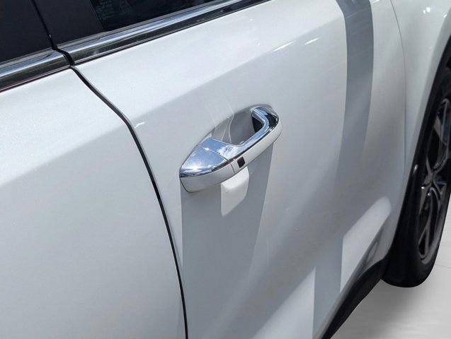 Used 2022 White Kia EX image 25