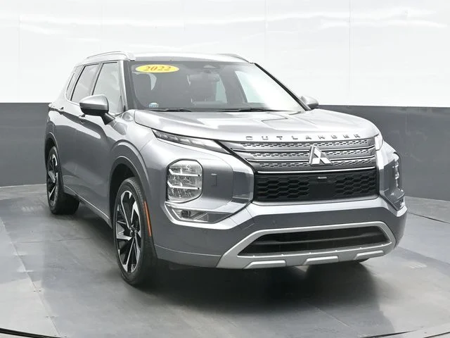 Used 2022  Mitsubishi SEL image 6