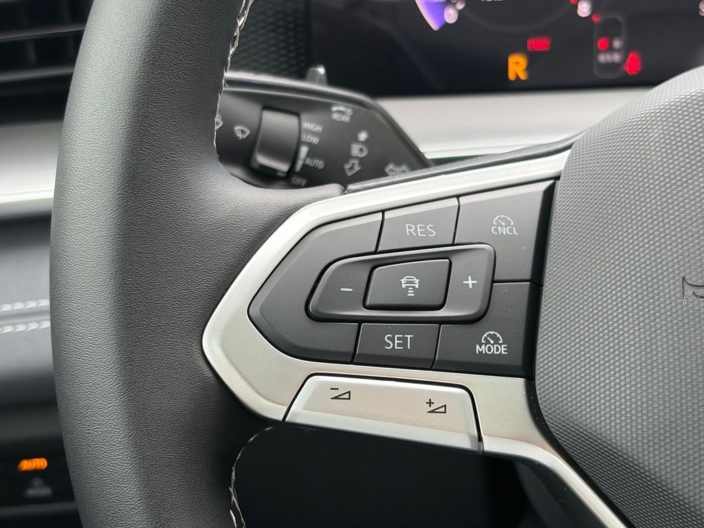 New 2026 Platinum Gray Metallic Volkswagen 2.0T SE image 27