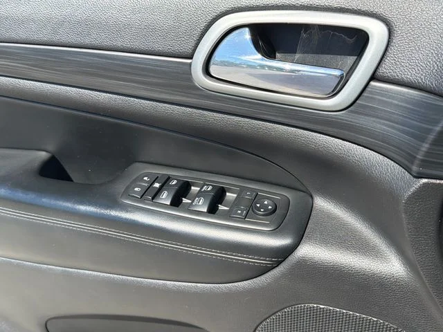 Used 2019 White Jeep Altitude image 20