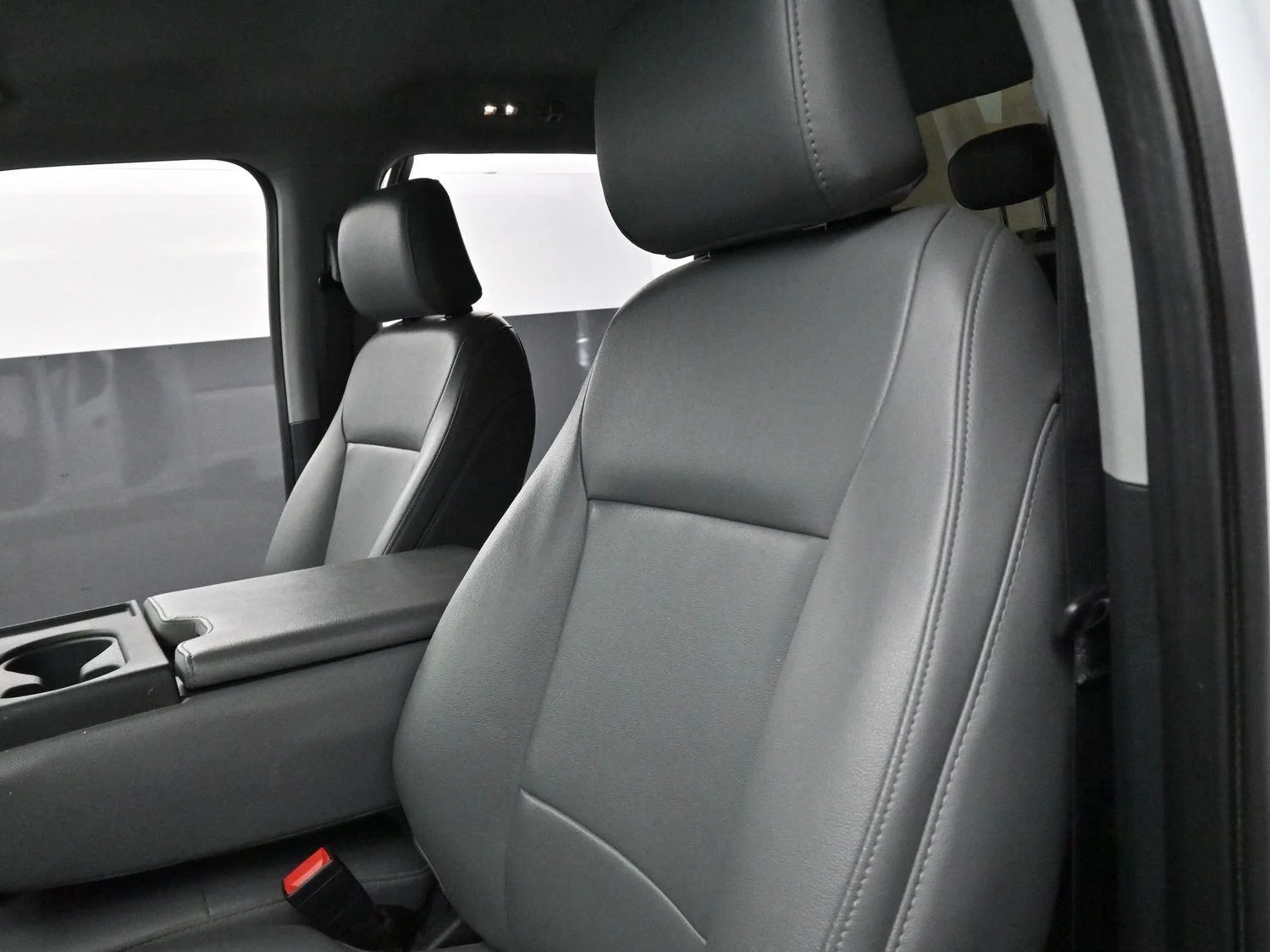 Used 2023 Oxford White Ford XL image 13