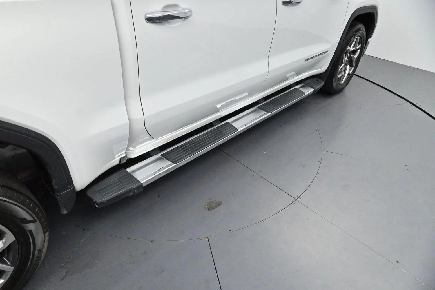 Used 2022 Summit White GMC SLT image 9