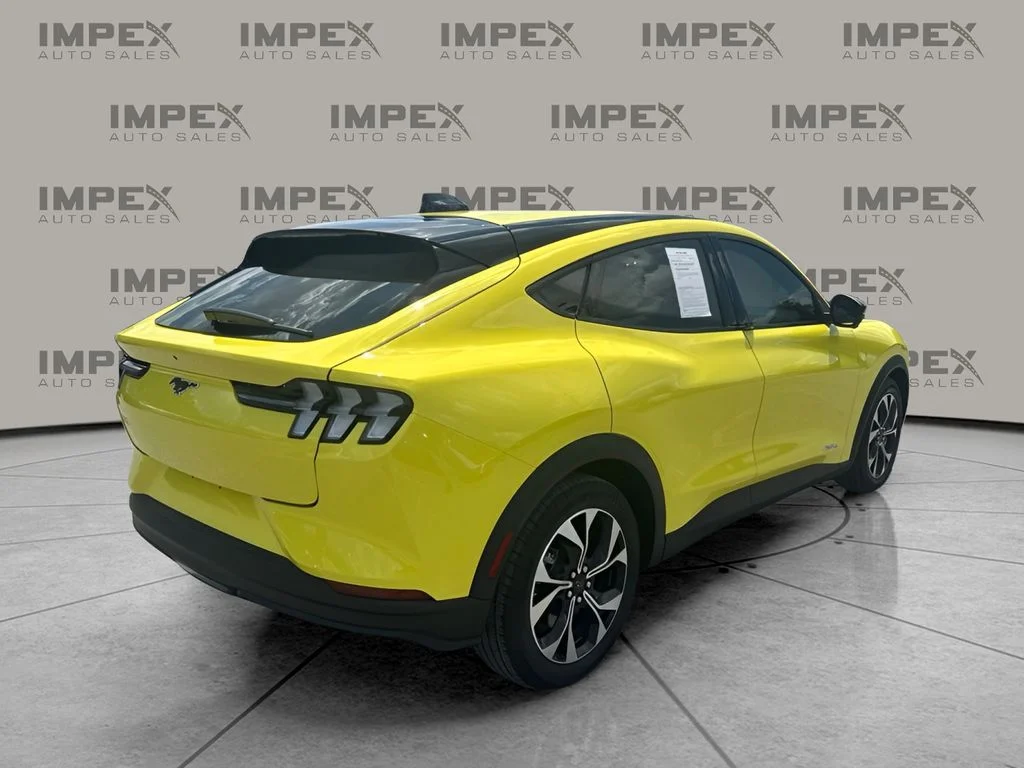Used 2025 Yellow Ford Select image 3