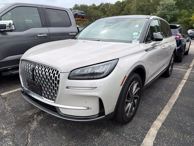 Used 2023 White Lincoln Standard image 3