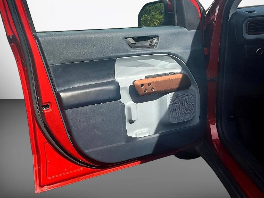 Used 2022 Chili Pepper Red Ford Lariat image 23