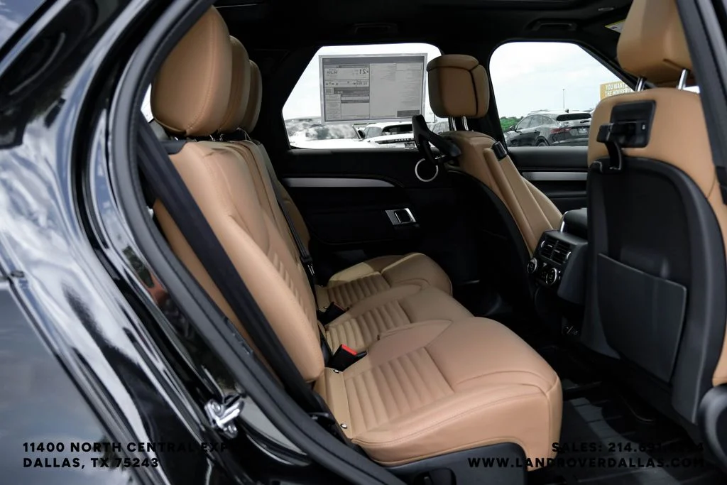 New 2026 Santorini Black Metallic Land Rover Dynamic SE image 29