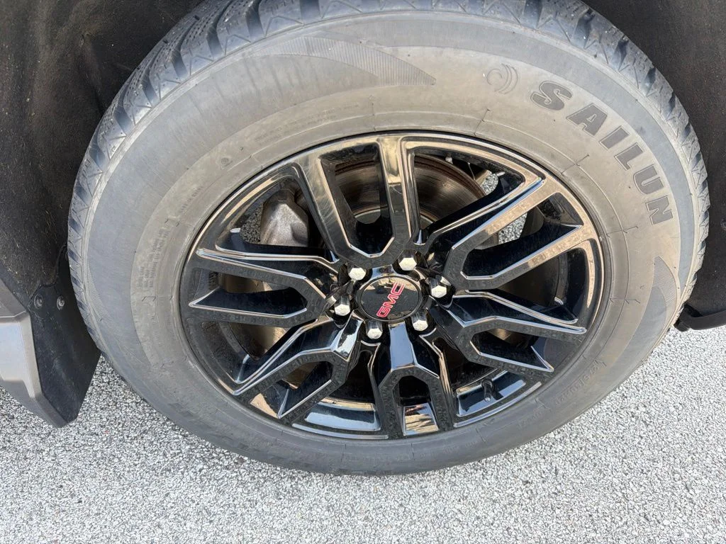 Used 2024 White GMC Elevation image 26
