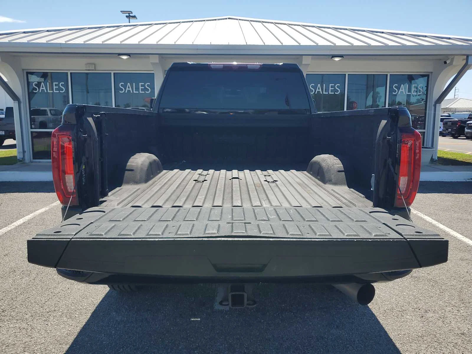 Used 2023 ONYX BLACK GMC AT4 image 6