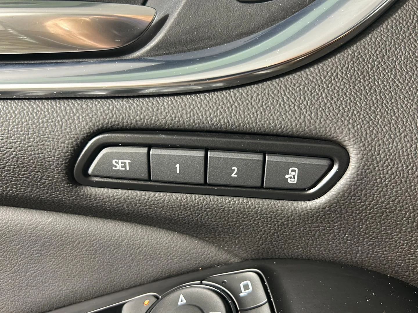 Used 2024 Ebony Twilight Metallic Buick Avenir image 23