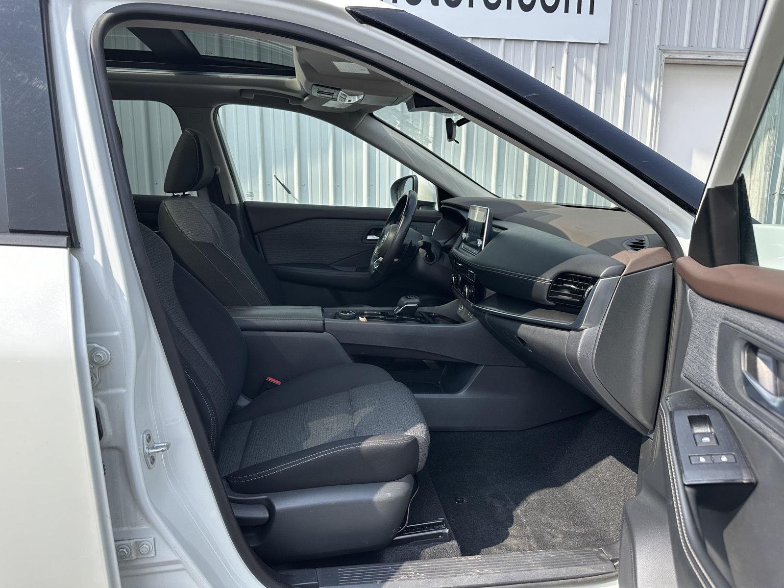 Used 2021 Pearl White Tricoat Nissan SV image 20