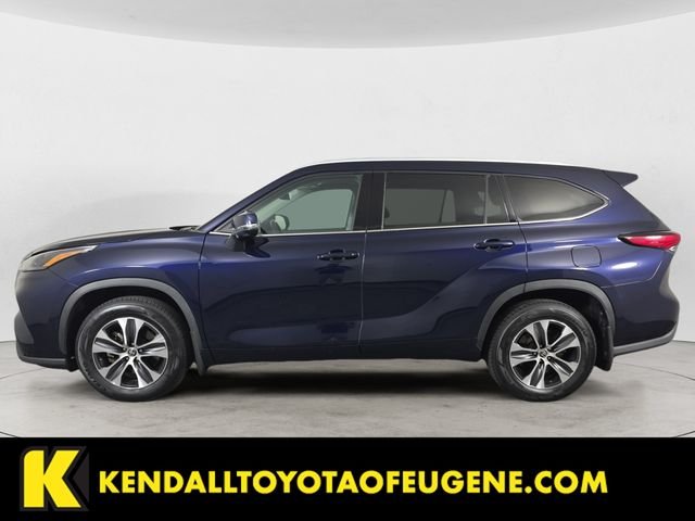 Used 2022  Toyota XLE image 8