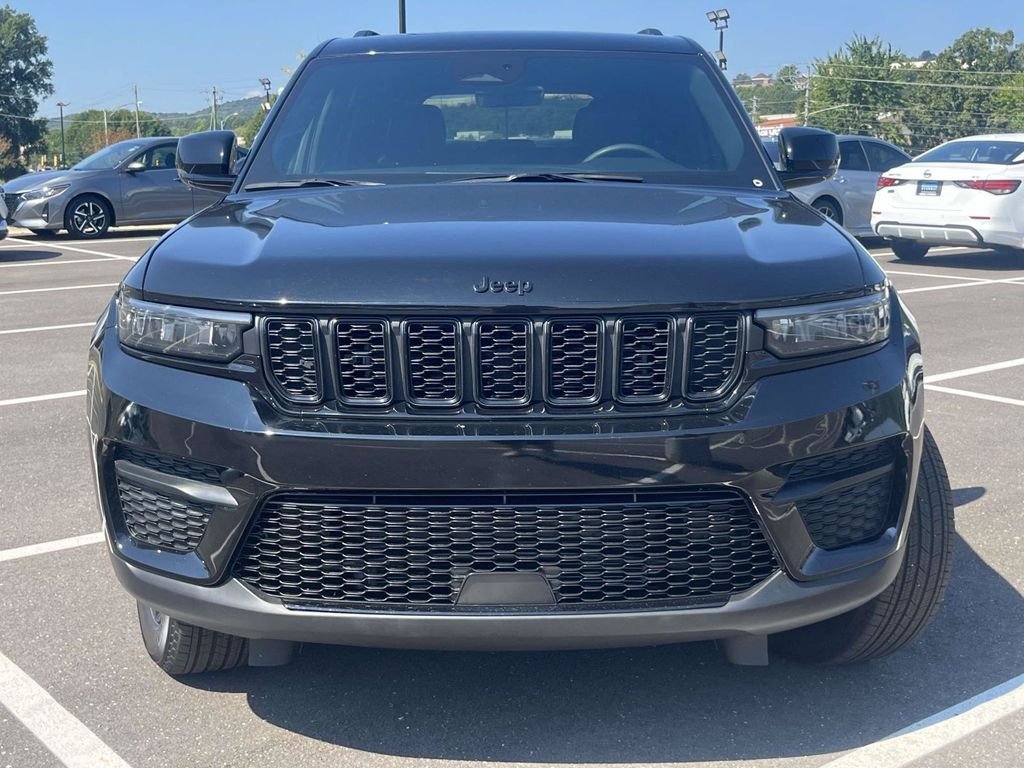 Used 2025 Black Jeep Altitude image 8