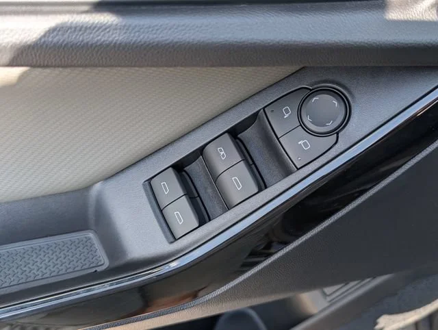 New 2027 Mosaic Black Metallic Chevrolet LT image 13
