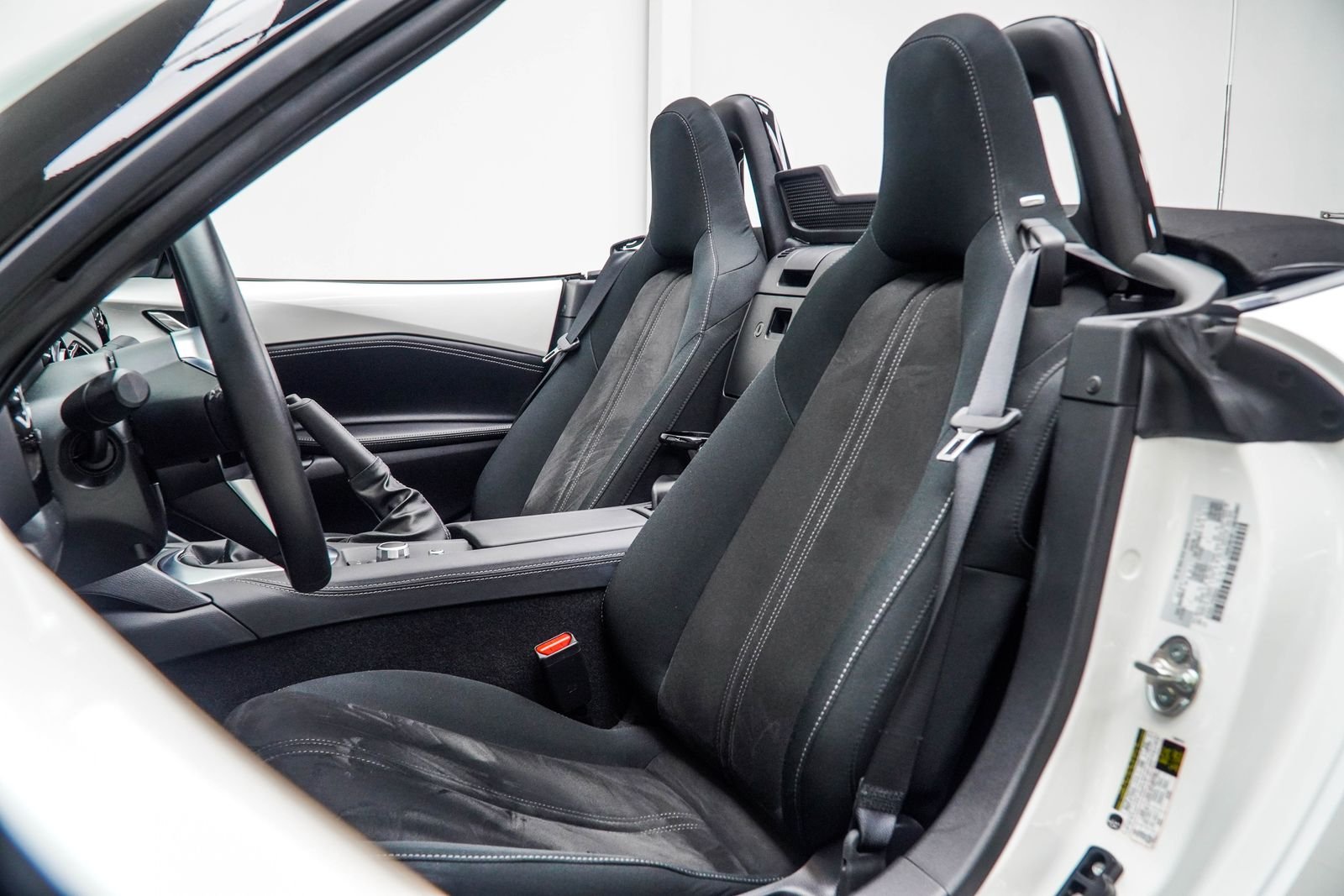 Used 2025 White Mazda Club image 38
