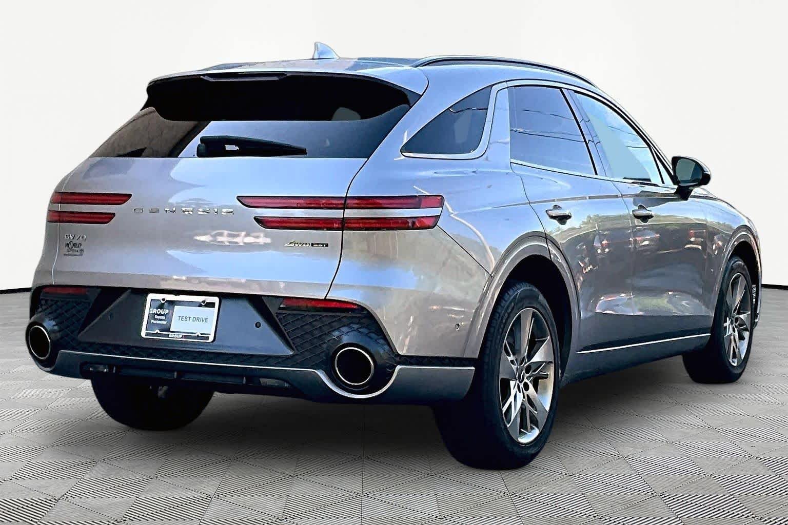Used 2022 Savile Silver Genesis 3.5T Sport image 13
