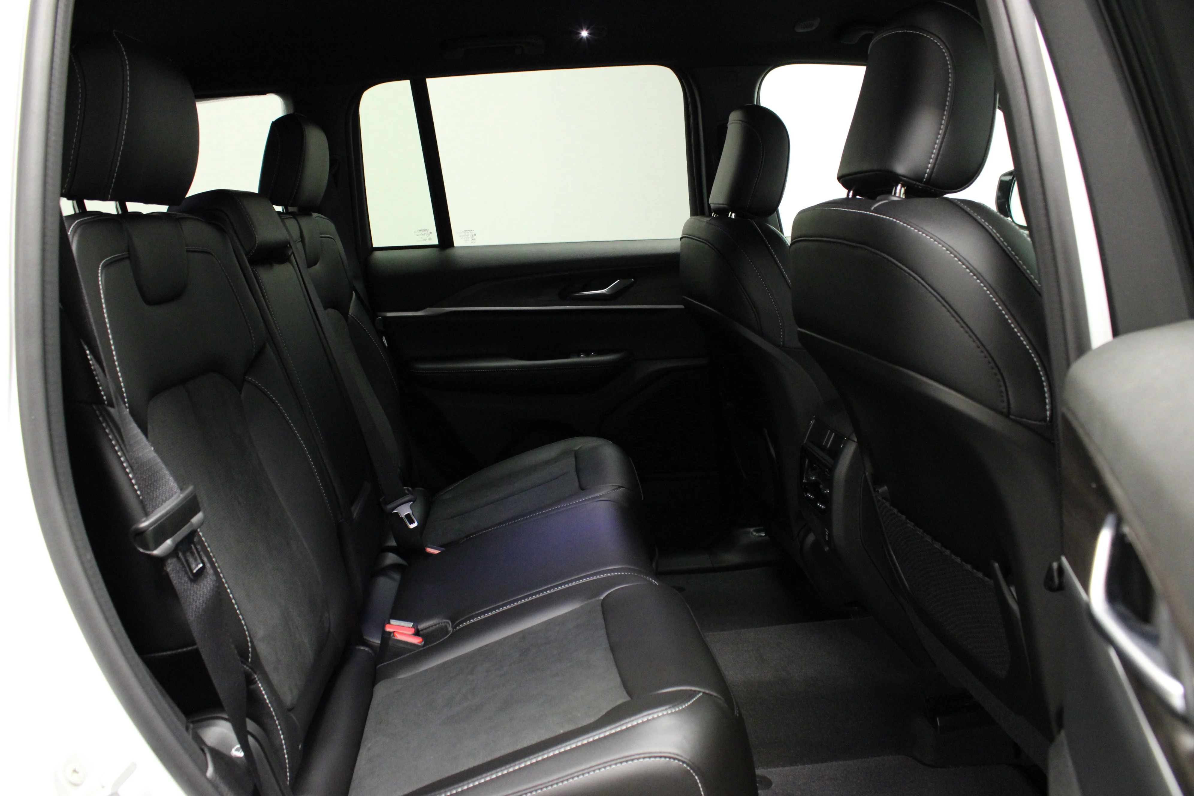 New 2026 Bright White Clearcoat Jeep Laredo Altitude image 15