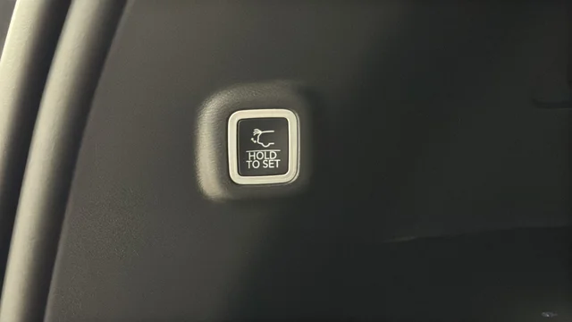 New 2026 Diamond Black Crystal Pearl-Coat Exterior Paint Jeep Limited image 38