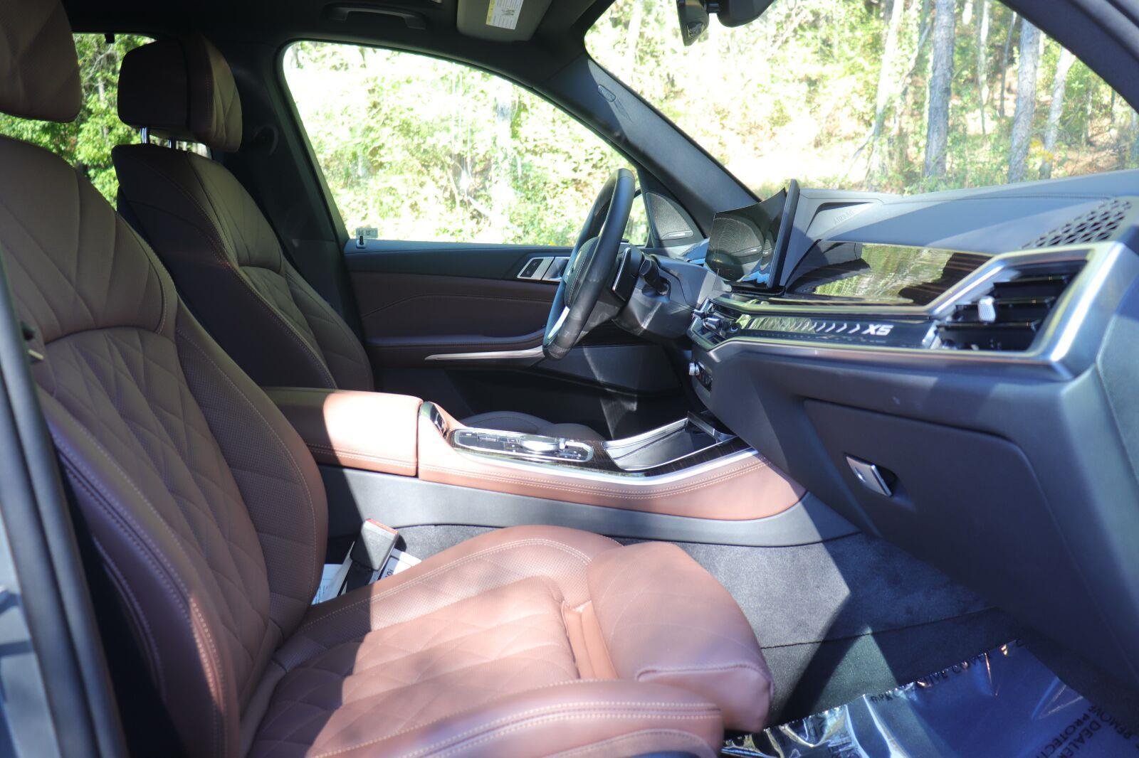 Used 2026 Skyscraper Grey Metallic BMW sDrive40i image 19