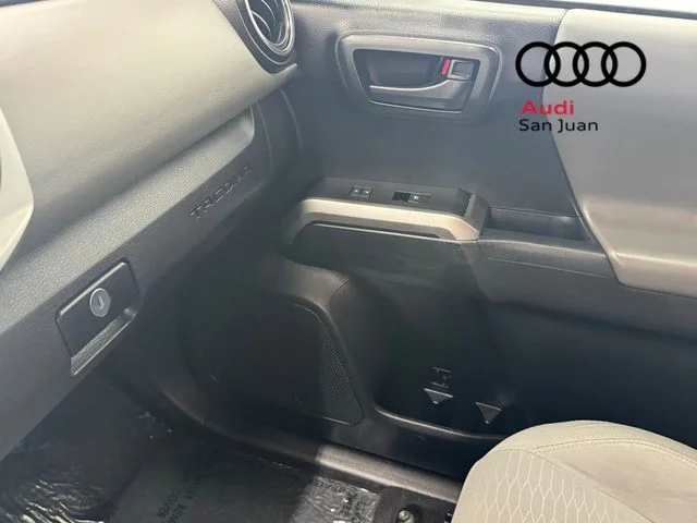 Used 2017 White Toyota SR5 image 33