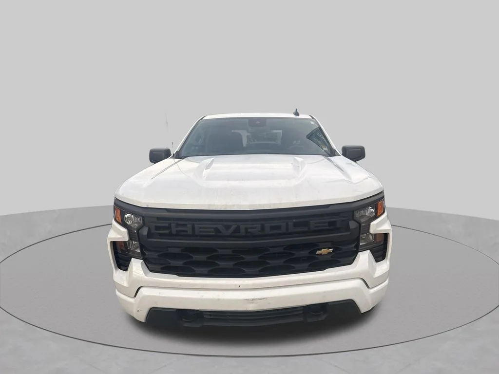 Used 2022 White Chevrolet Custom image 3