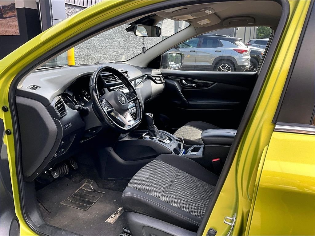 Used 2020 Green Nissan SV image 7