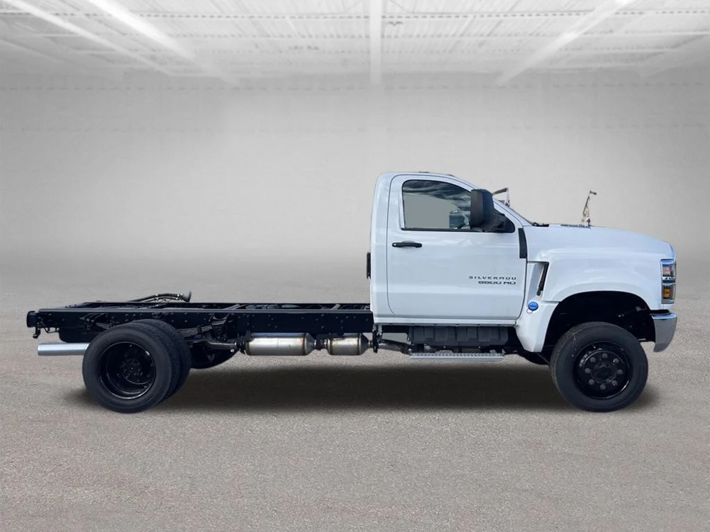Used 2024 Summit White Chevrolet 1WT image 2