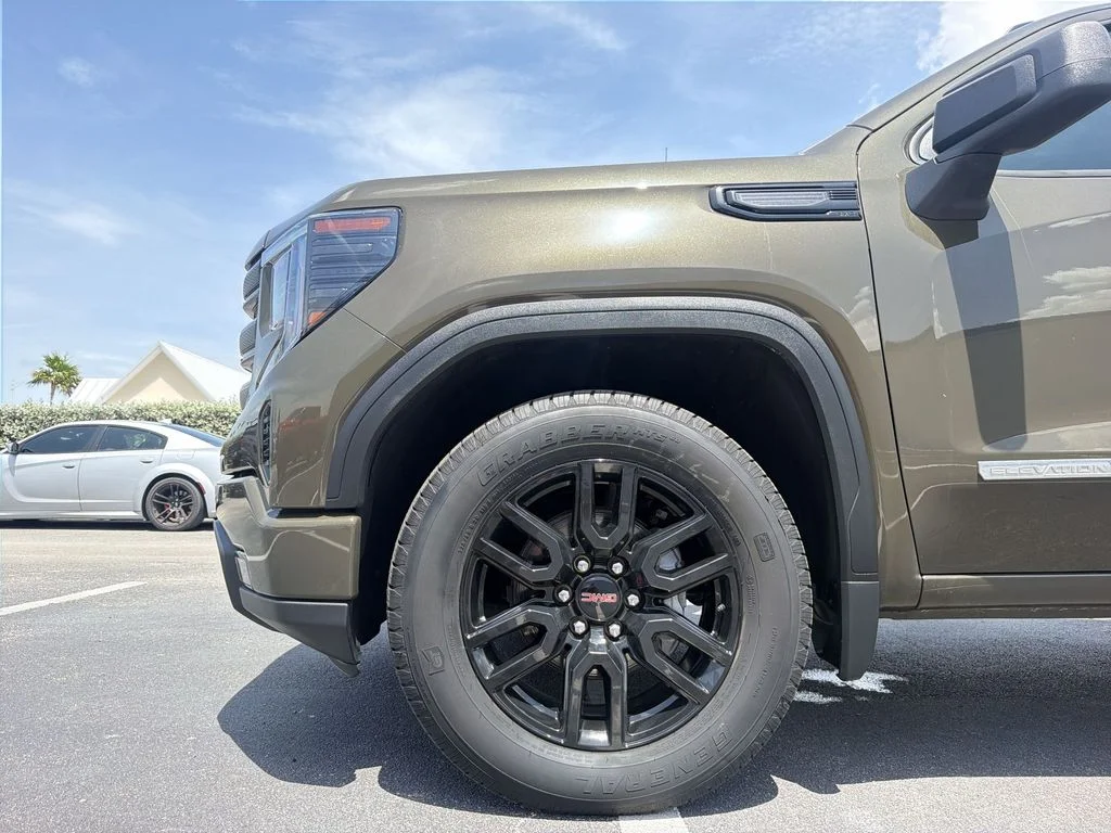 Used 2023 Brown GMC Elevation image 40