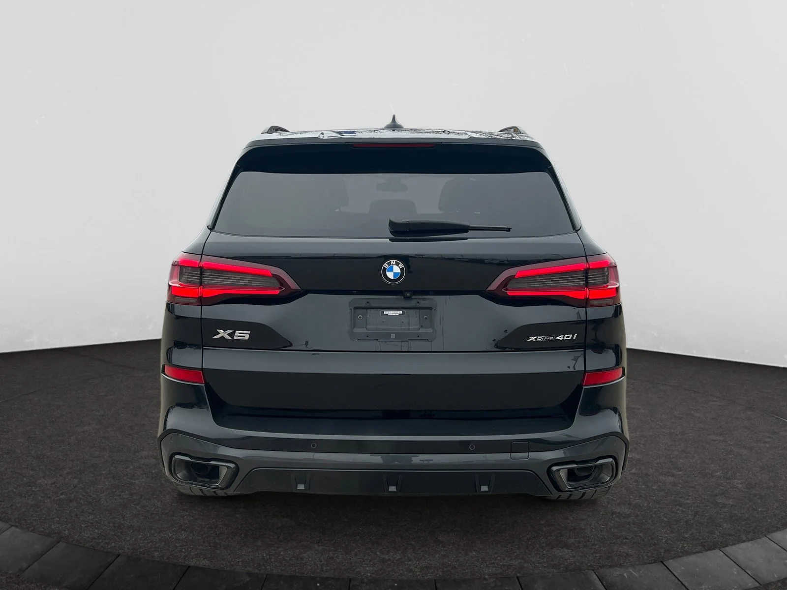 Used 2022 Black BMW xDrive40i image 4