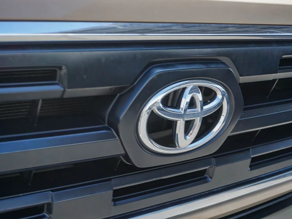 Used 2017  Toyota SR5 image 11