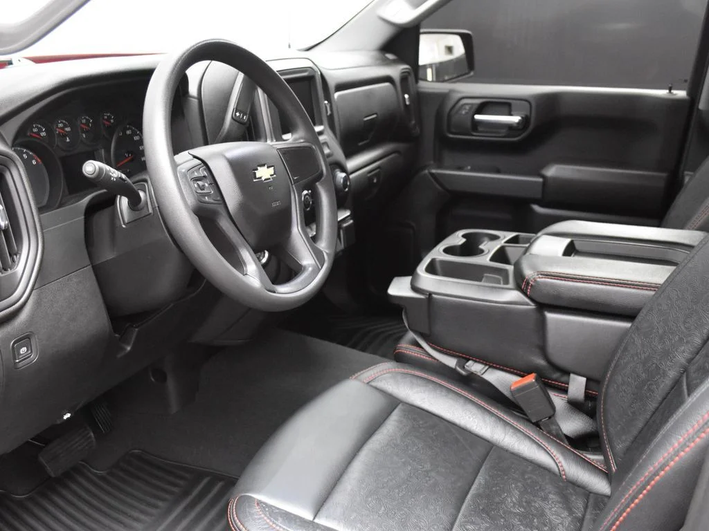 Used 2022 Red Chevrolet Custom image 16