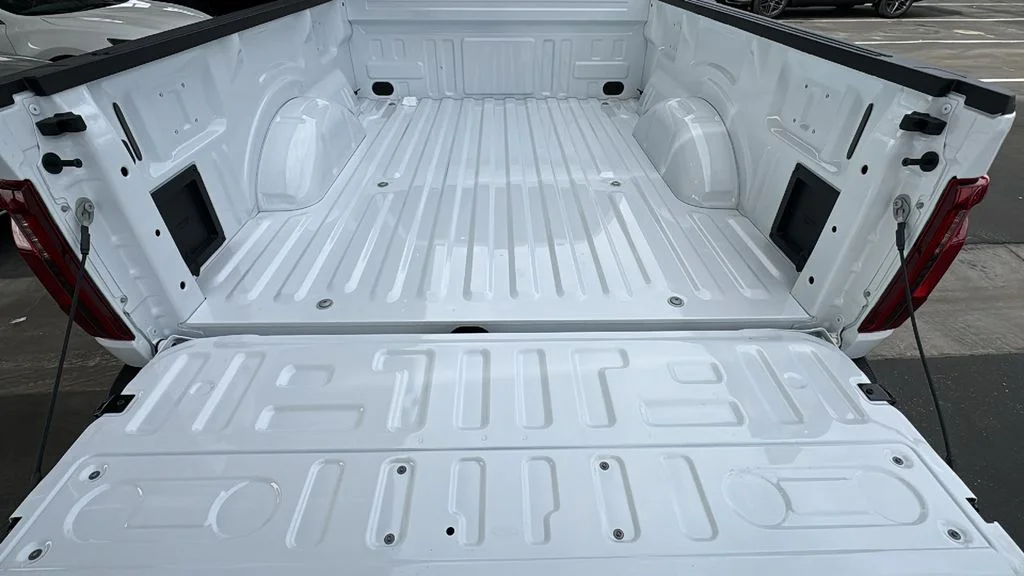 New 2026 Oxford White Ford XL image 16