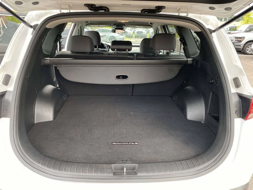 Used 2022 Gray Hyundai SE image 12