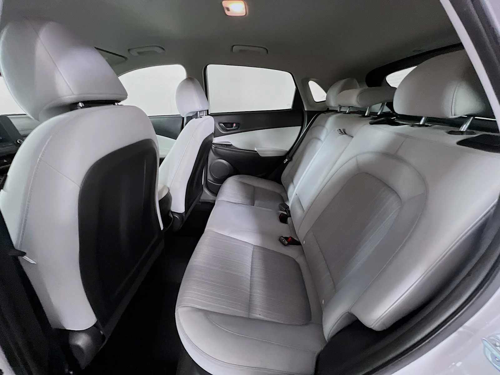 Used 2023 Lunar White Hyundai SEL image 23