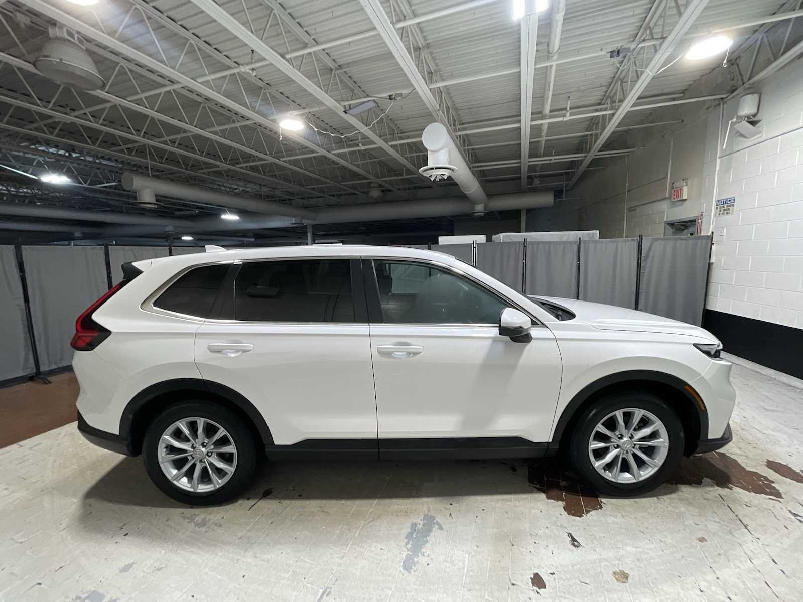 Used 2024 Platinum White Pearl Honda EX image 27