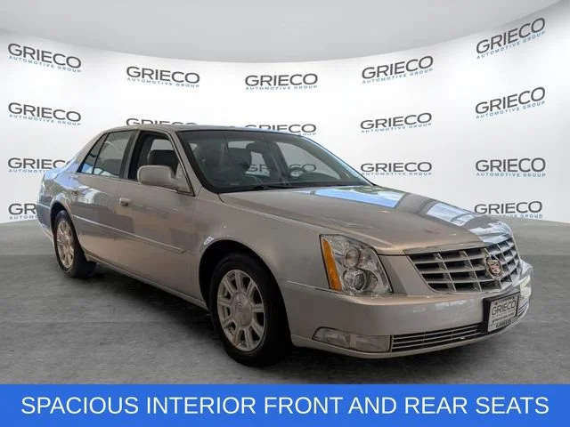 2010 Cadillac DTS Standard's photo
