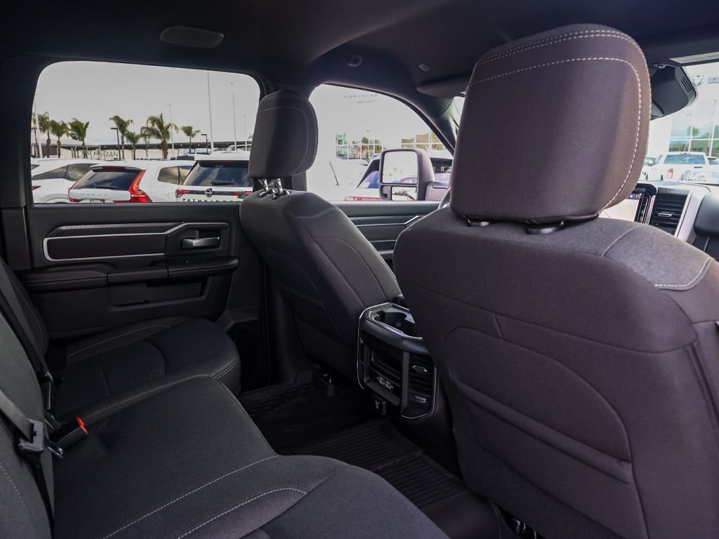 New 2026 Diamond Black Crystal Pearl-Coat Exterior Paint RAM Big Horn Night Edition image 16