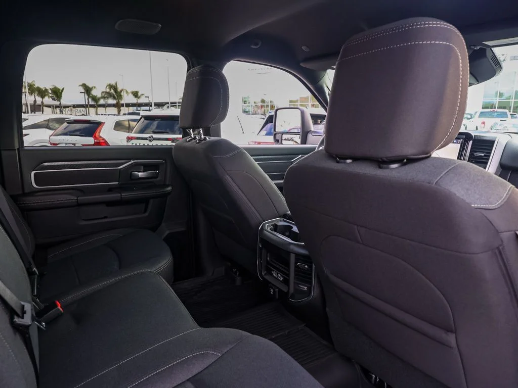 New 2026 Diamond Black Crystal Pearl-Coat Exterior Paint RAM Big Horn Night Edition image 16
