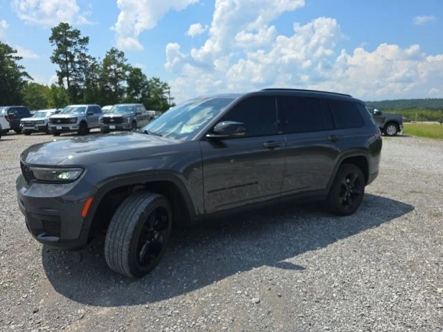Used 2023 Baltic Gray Clearcoat Metallic Jeep Altitude X image 3