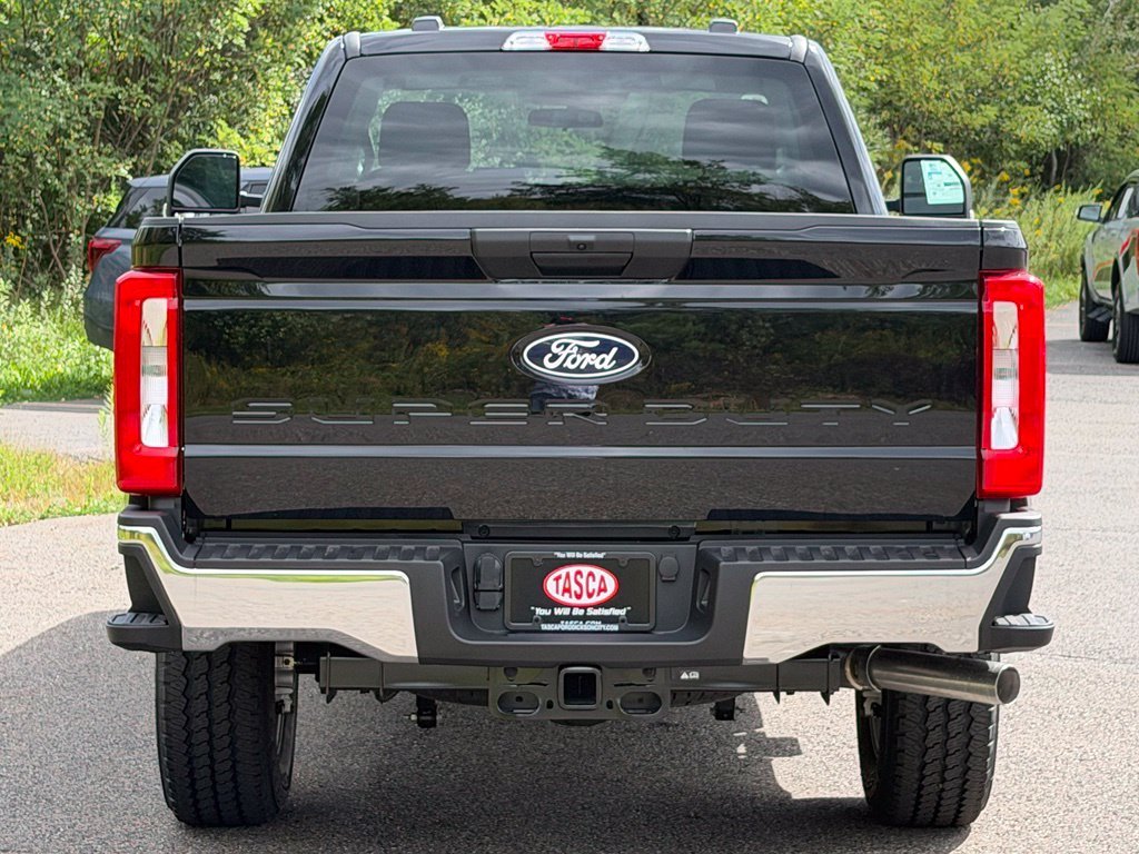New 2027 Agate Black Metallic Ford F-250® XLT image 23