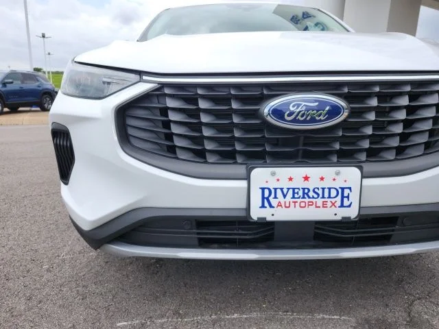 New 2026 Oxford White Ford Active® image 6
