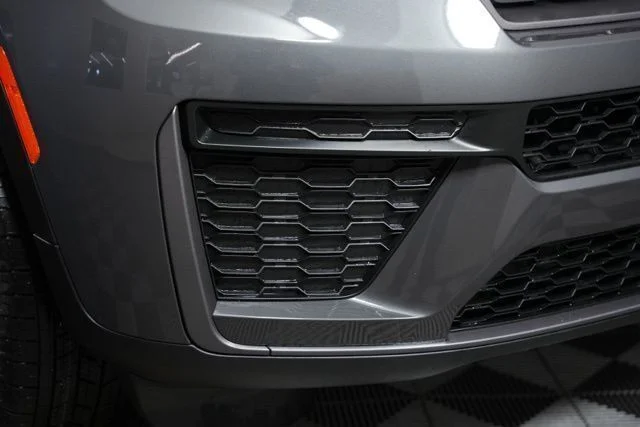 New 2026 Baltic Gray Metallic Clear-Coat Exterior Paint Jeep Altitude image 49