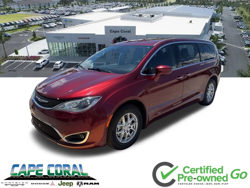 2020 Chrysler Pacifica Touring's photo