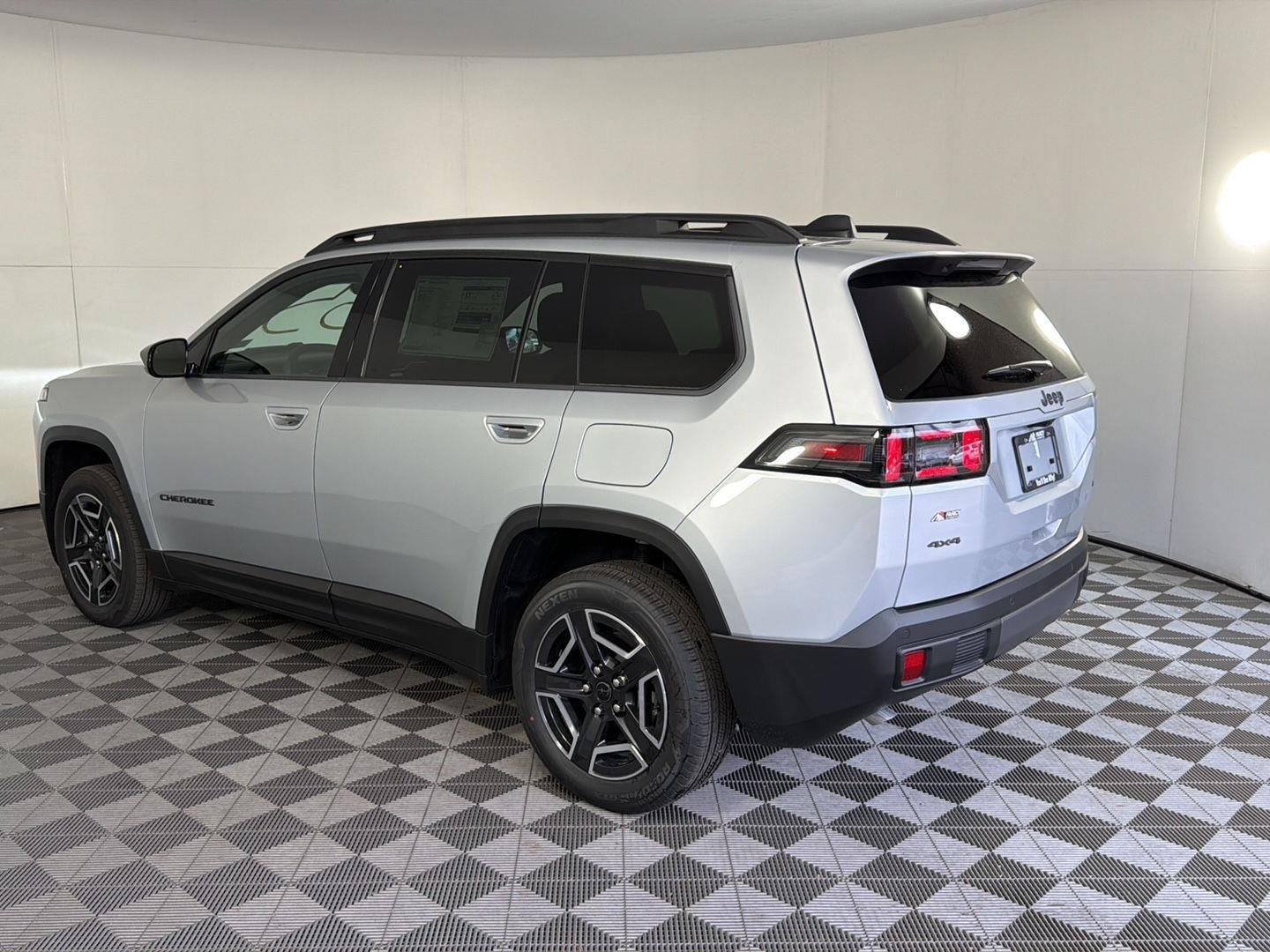 New 2026 Silver Zynith Clear-Coat Exterior Paint Jeep Laredo image 6